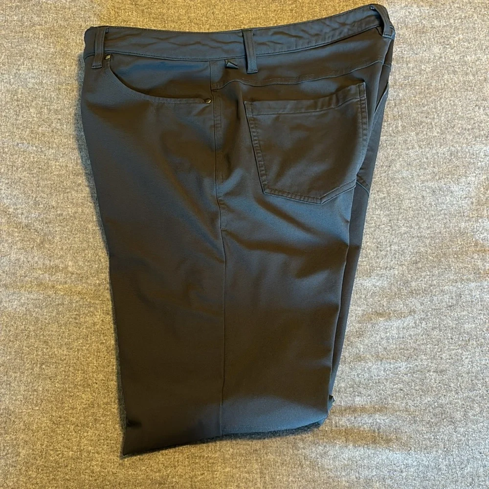 Lululemon Men’s ABC Pant Slim Warpstreme  size 30 -‎ Obsidian color